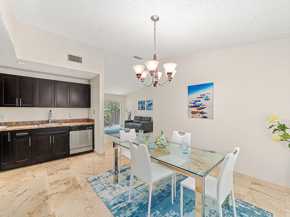 1st image of 13 Knightsbridge Ln