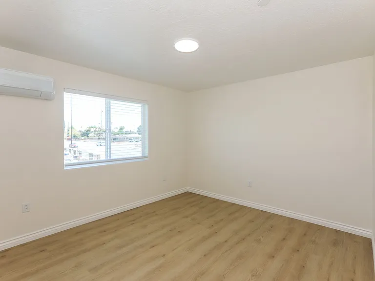 Spacious 3BR/2BA Home with Open Floor Plan, Garage & Washer/Dryer — Photo 40