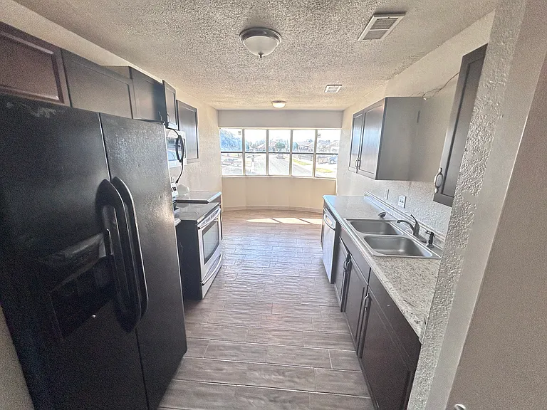 5001 Greenlee Dr — Photo 7