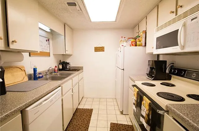 2401 Leon St #300 — Photo 12