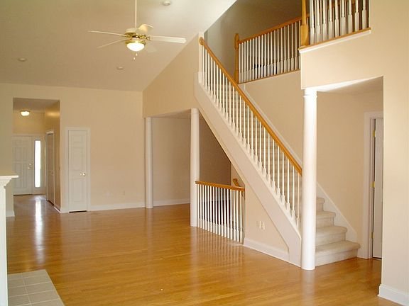 3rd image of 1025 Red Leaf Dr