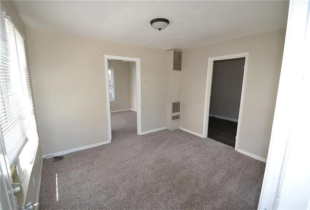 2 bed, 1.0 bath, 704 sqft, $1,950 — Photo 4