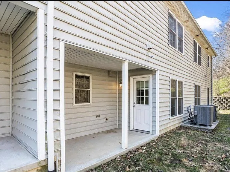 10 Lenox Ct — Photo 12