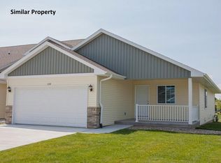 844 Crescent View Dr NE, Cedar Rapids, IA 52402