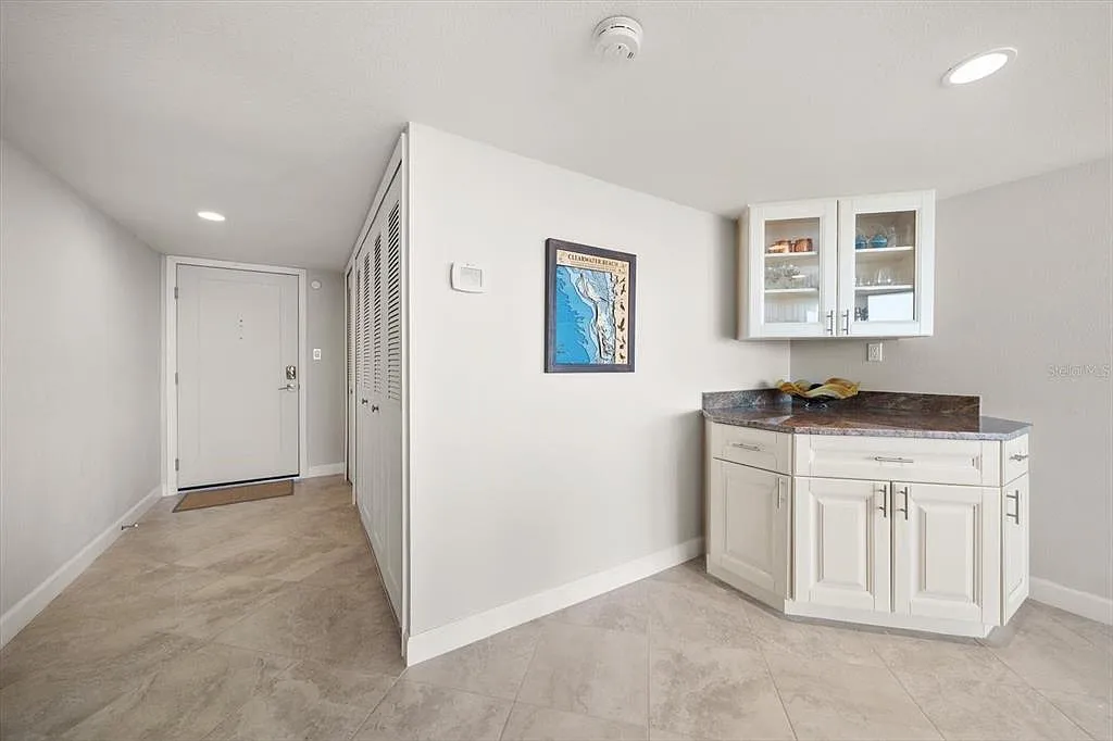 2 bed, 2.0 bath, 1390 sqft, $3,750 — Photo 3