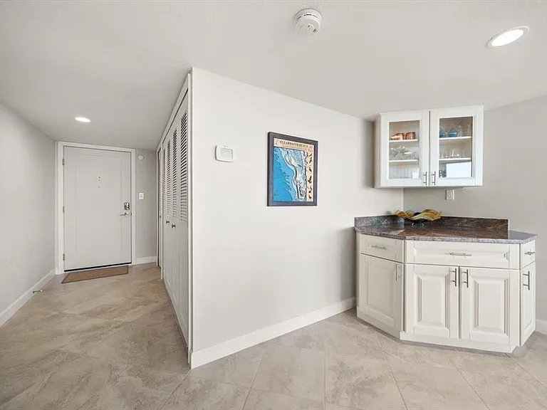 400 Island Way #901 — Photo 3