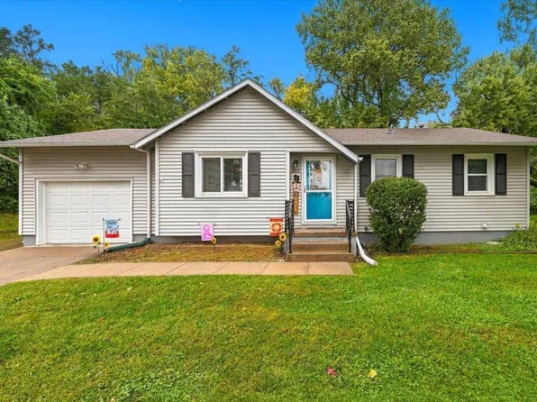 226 Pickardy Ln, Council Bluffs, IA 51503