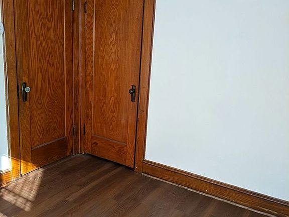 3rd image of 946 Elizabeth Ave Floor 2