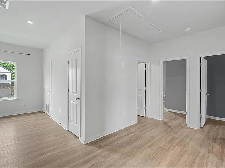 514 Denton Dr — Photo 17