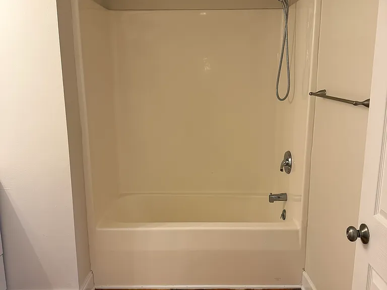 Chapel Hill Apartments — Photo 10