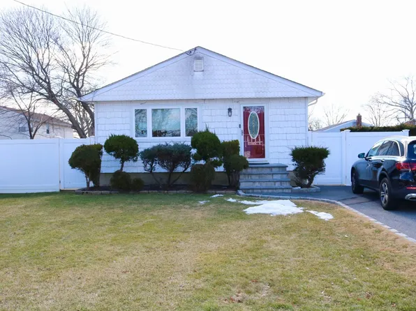 270 43rd Street, Copiague, NY 11726