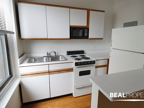 3rd image of 635 W Barry Ave #635409