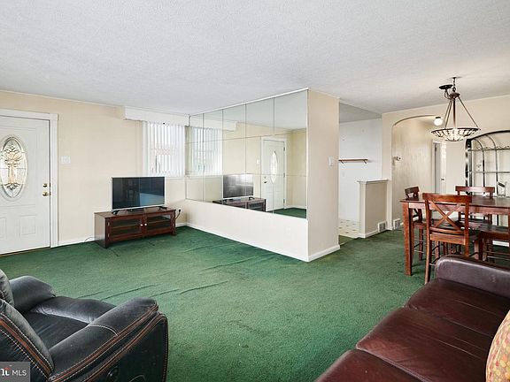 4th image of 3020 Holme Ave