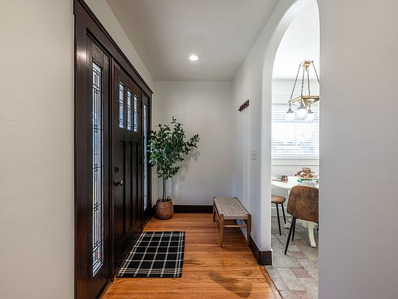 4th image of 3076 S Melbourne St