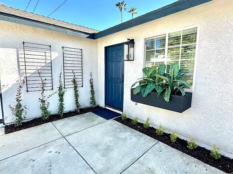 5157 Magnolia Ave — Photo 3