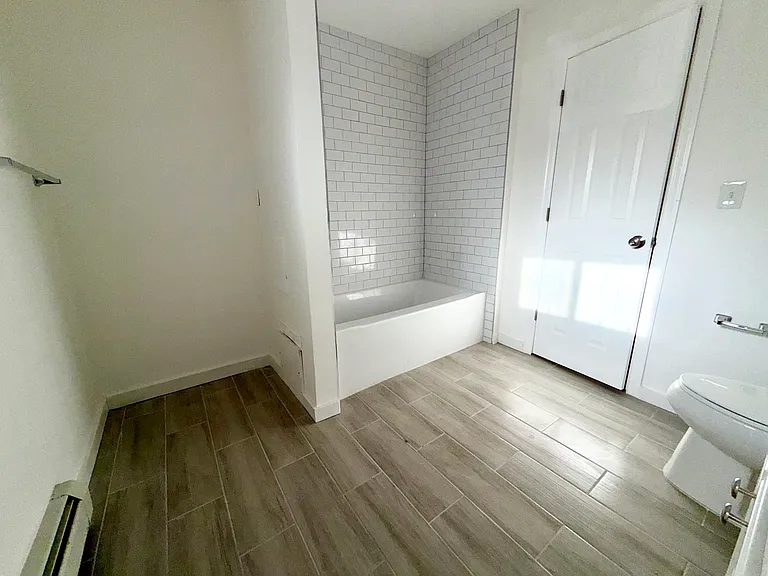 260 Caniff Rd #1R — Photo 8