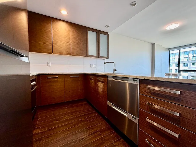 6311 Cambie St #506 — Photo 9