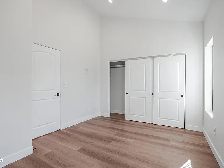 136 N Oakview Dr #103 — Photo 28