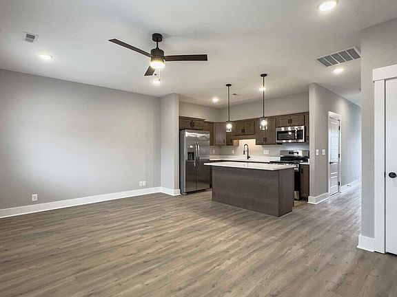 4th image of 404 Jonathan Wade Cir