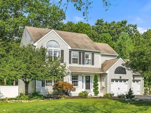 4 Durell Dr, Jackson, NJ 08527