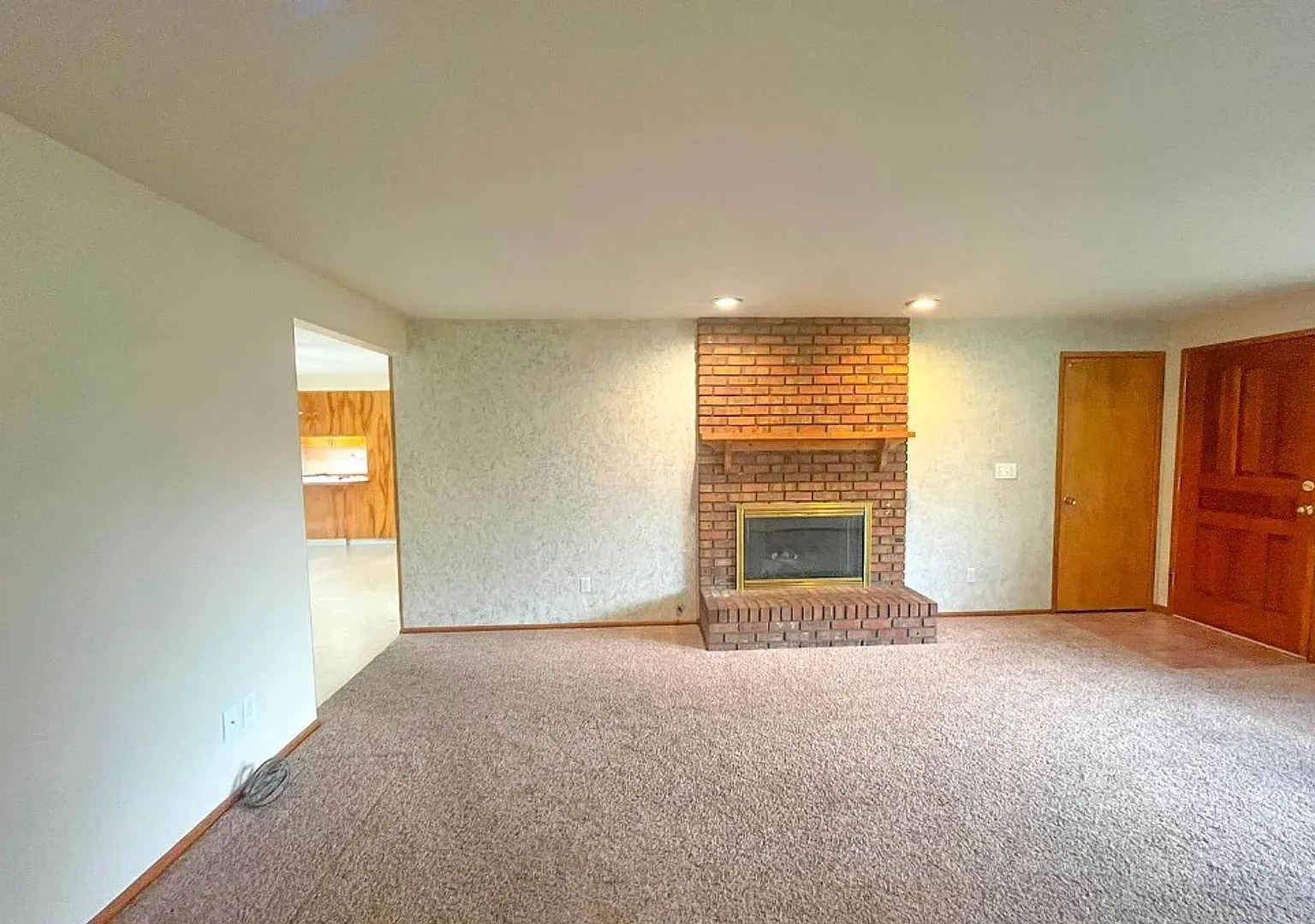 Charming Milwaukie Home in a Convenient Neighborhood — Photo 4