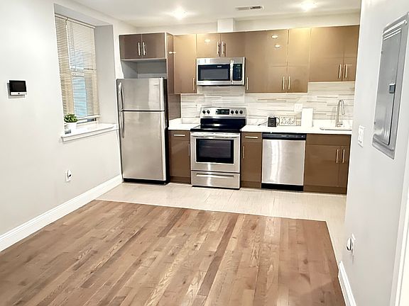2nd image of 1422 Callowhill St #301