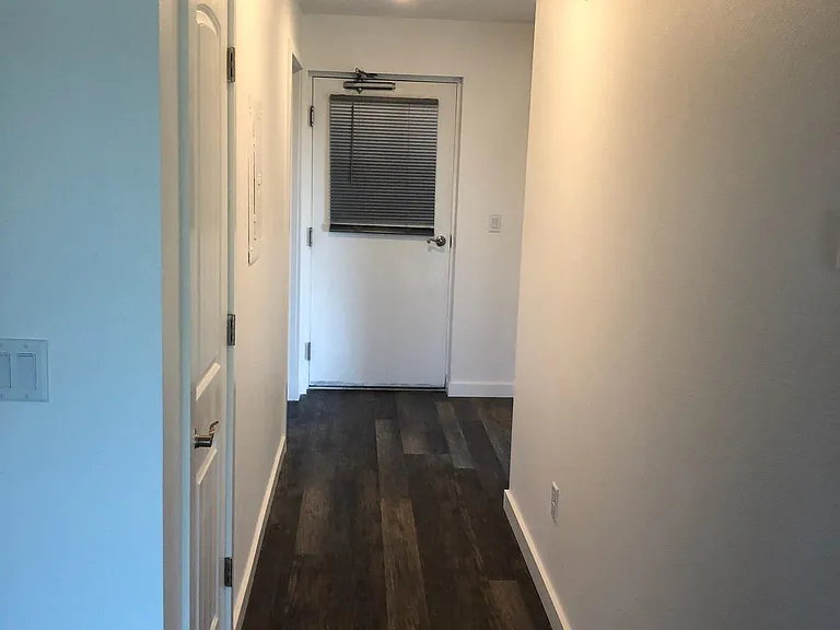 325 13th St NE — Photo 14