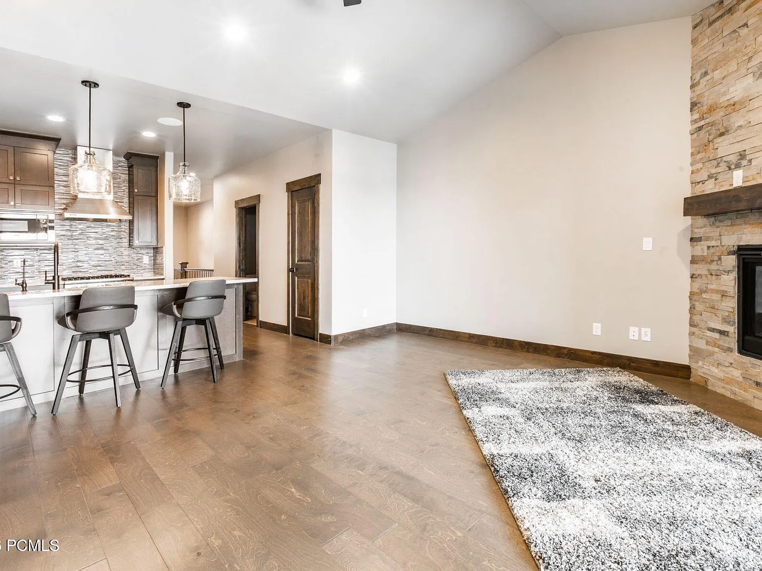 3 bed, 2.5 bath, 2494 sqft, $4,400 — Photo 4