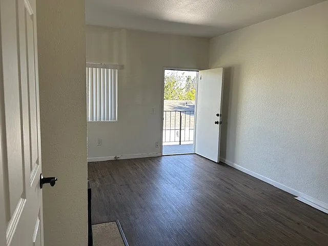 1 bed, 700 sqft, $1,800 — Photo 4