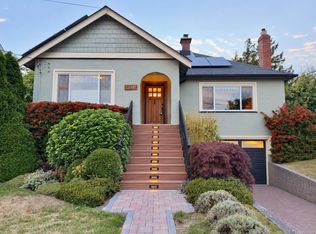 590 Monterey Ave, Oak Bay, BC V8S 4T9