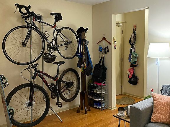 5th image of 2440 Harriet Ave #201