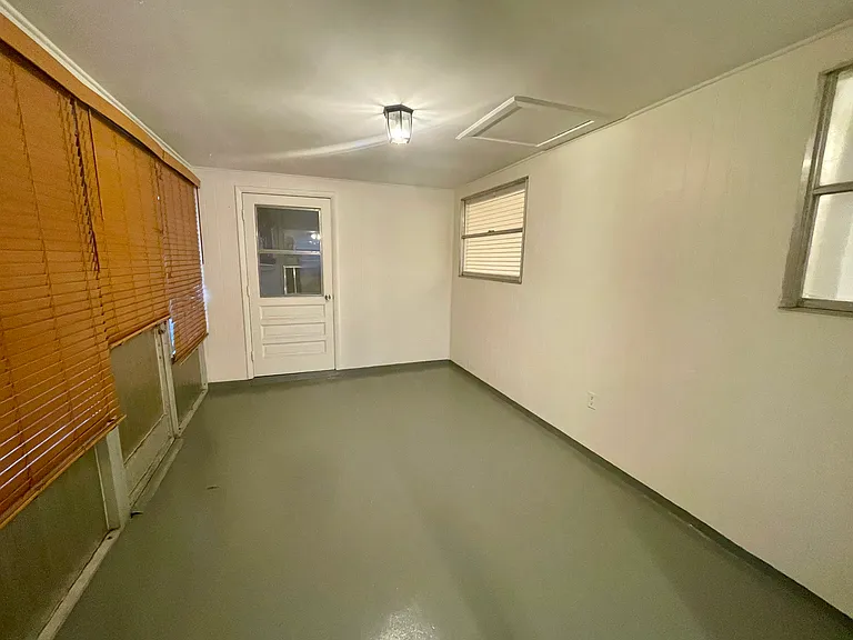 623 Shore Rd — Photo 20
