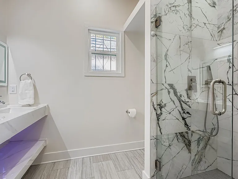 18 Booker St NW — Photo 9