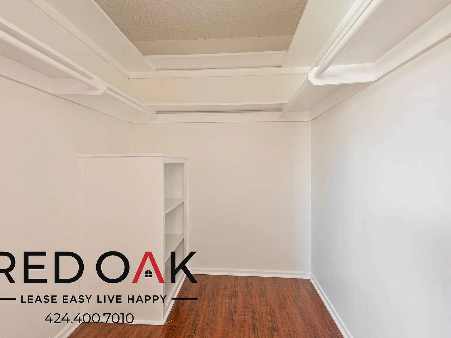 Cozy 2-Bed with Two Parking Spaces Included, Walk-in Closet, and Hardwood Floors ~ In Palms! — Photo 3
