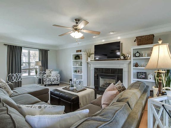 3rd image of 4912 Creekrock Ln