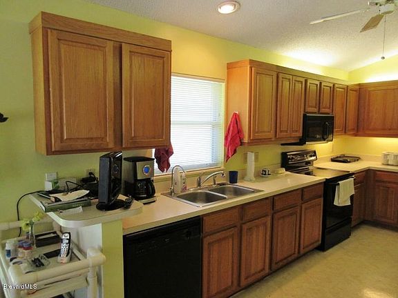 5th image of 3935 Saint Armens Cir