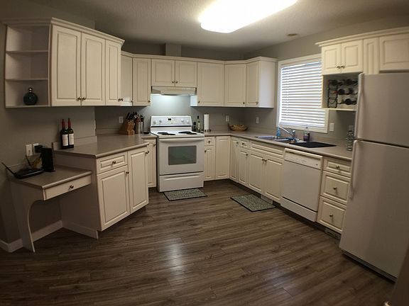 3rd image of 105 Loutit Rd #602