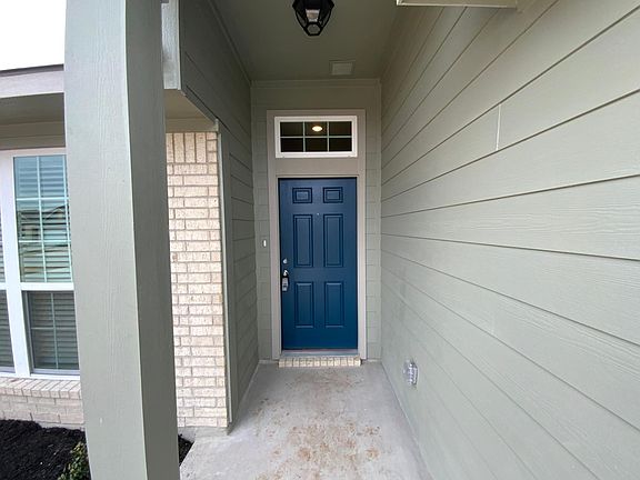 2nd image of 3043 Dade Loop