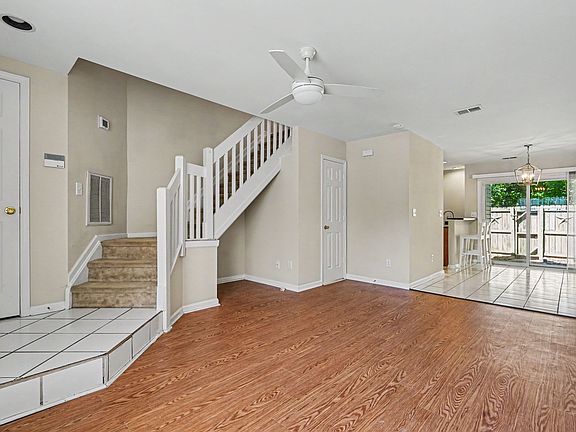 2nd image of 3238 Summercroft Ln #1