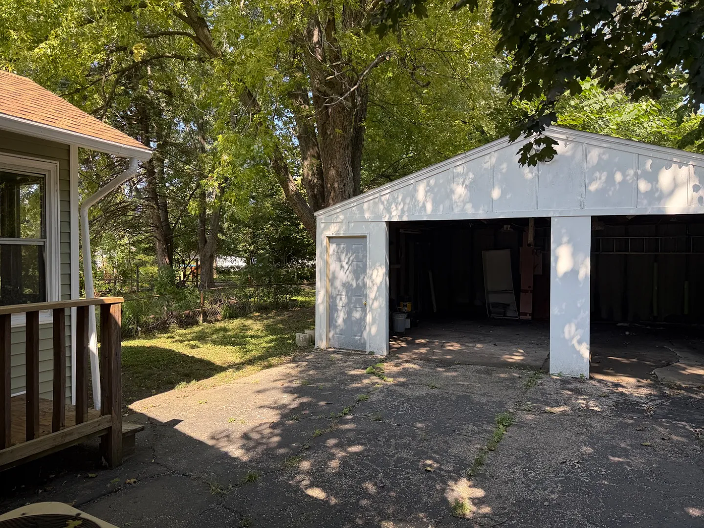 209 W Yates Ave — Photo 3