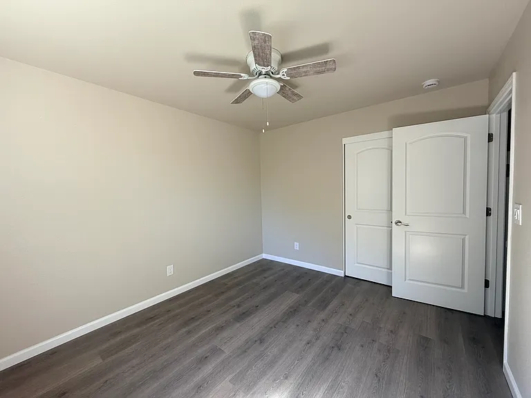 1st bedroom.
