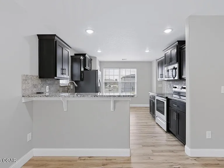 2410 S Jackson Ave — Photo 4