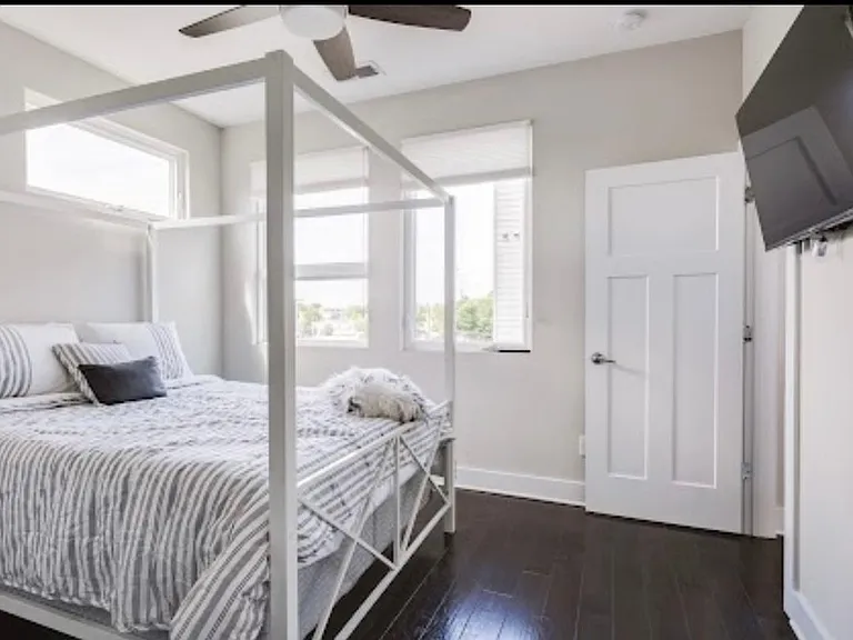 447 Southend Crossing Ln — Photo 2