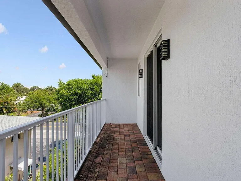3863 NE 22nd Way — Photo 41