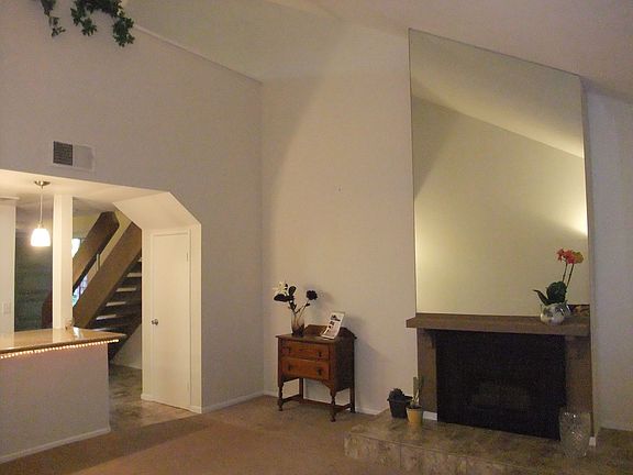 2-story LR & fireplace