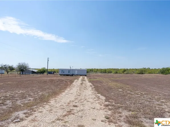 225 Tower Rd, Lockhart, TX 78644