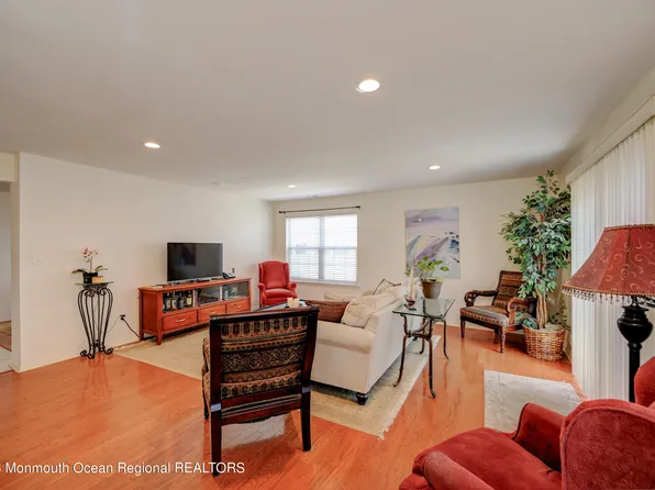 432 Indigo Court, Morganville, NJ 07751