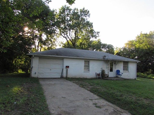 2nd image of 722 Riverview Dr