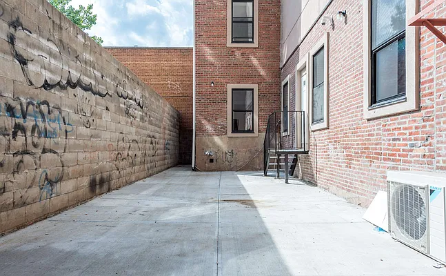 Rented by Nooklyn NYC LLC | media 22