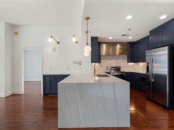 2nd image of 44 Peachtree Pl NE #1534